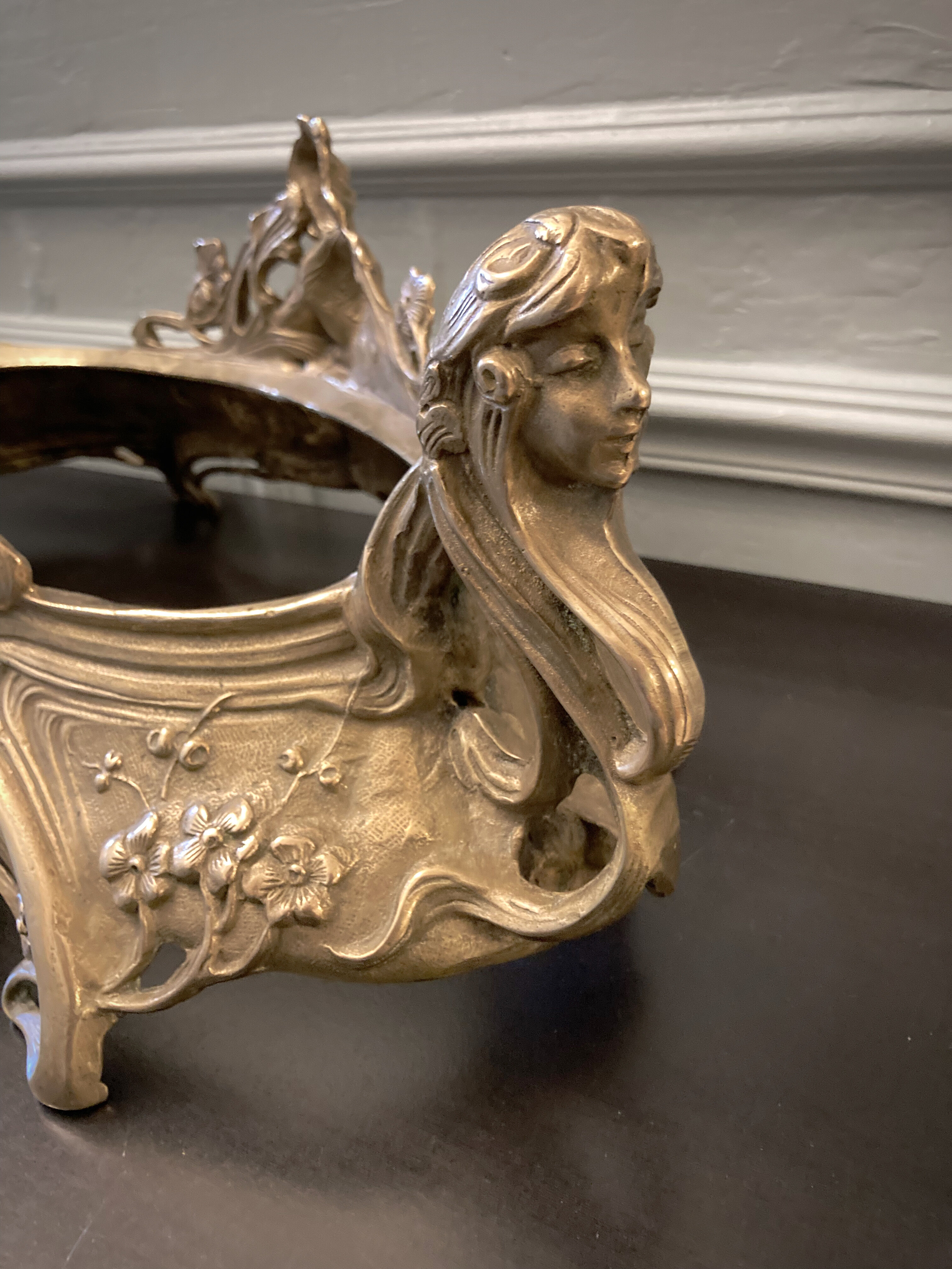 Large planter in gilded bronze Art nouvelles