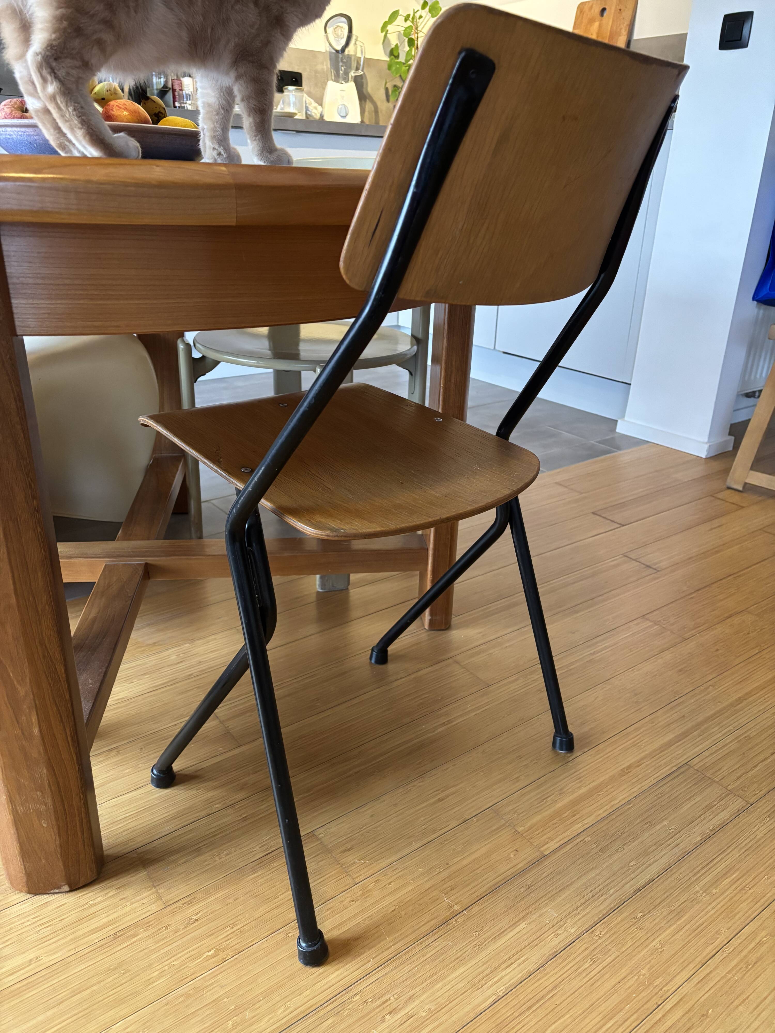 Set of 4 vintage post-modern design chairs