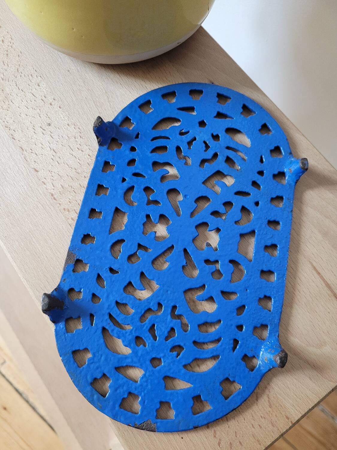Cast iron trivet