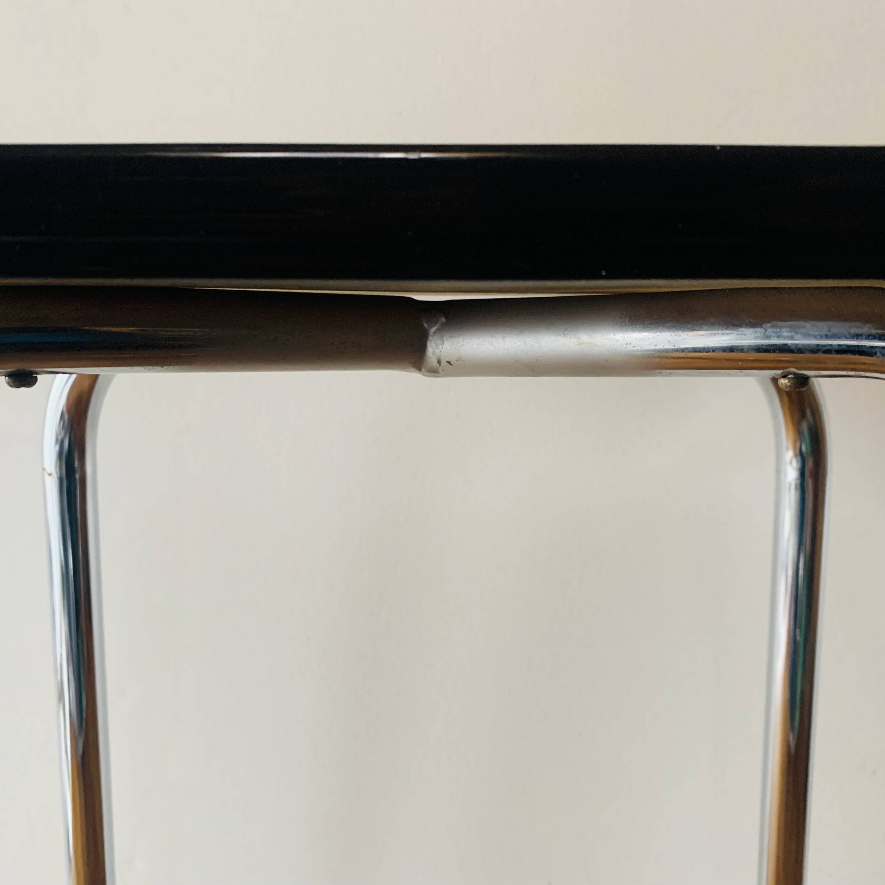Tabouret escabeau vintage en formica noir et acier chromé