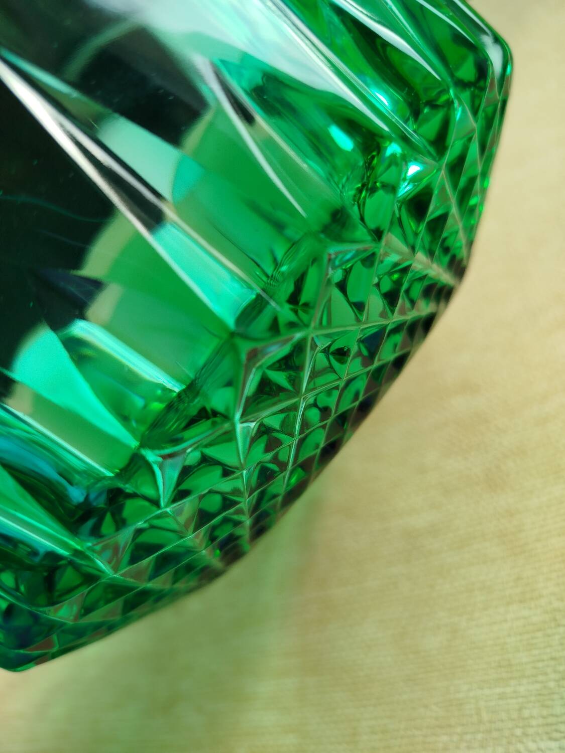 Saladier verre ciselé