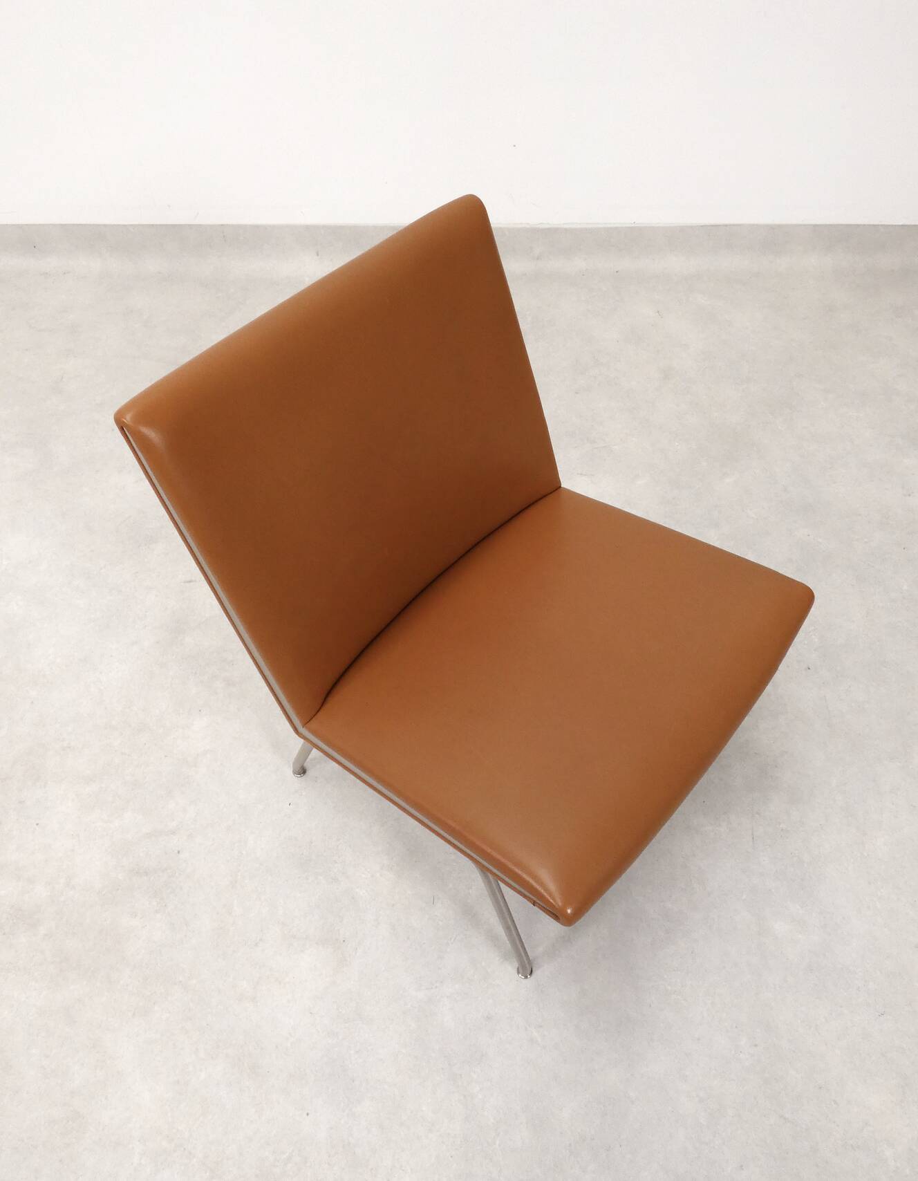 Airport lounge chair CH401 by Hans J. Wegner