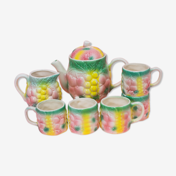 Set teapot cups and pot slurry