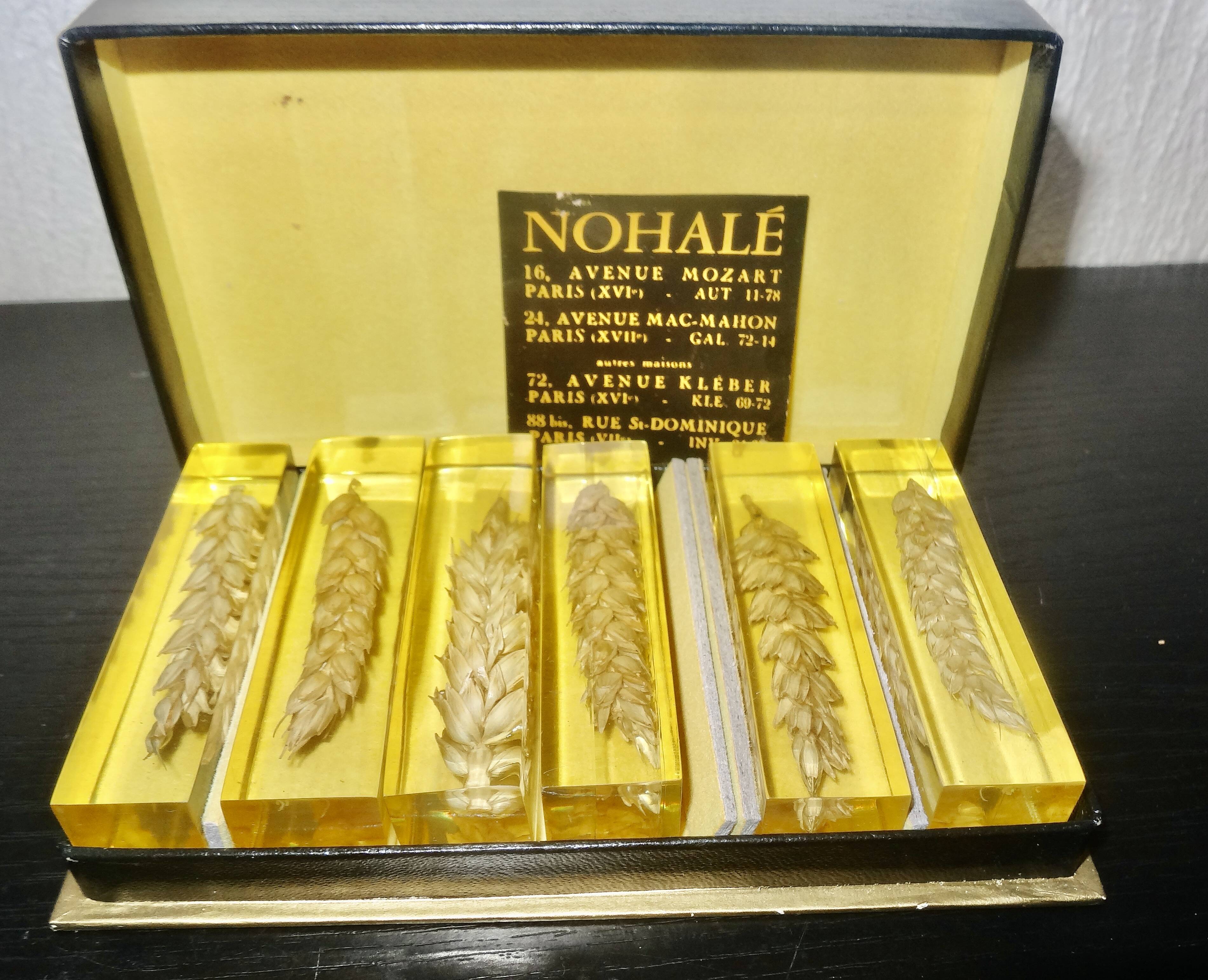 Knife holder inclusions