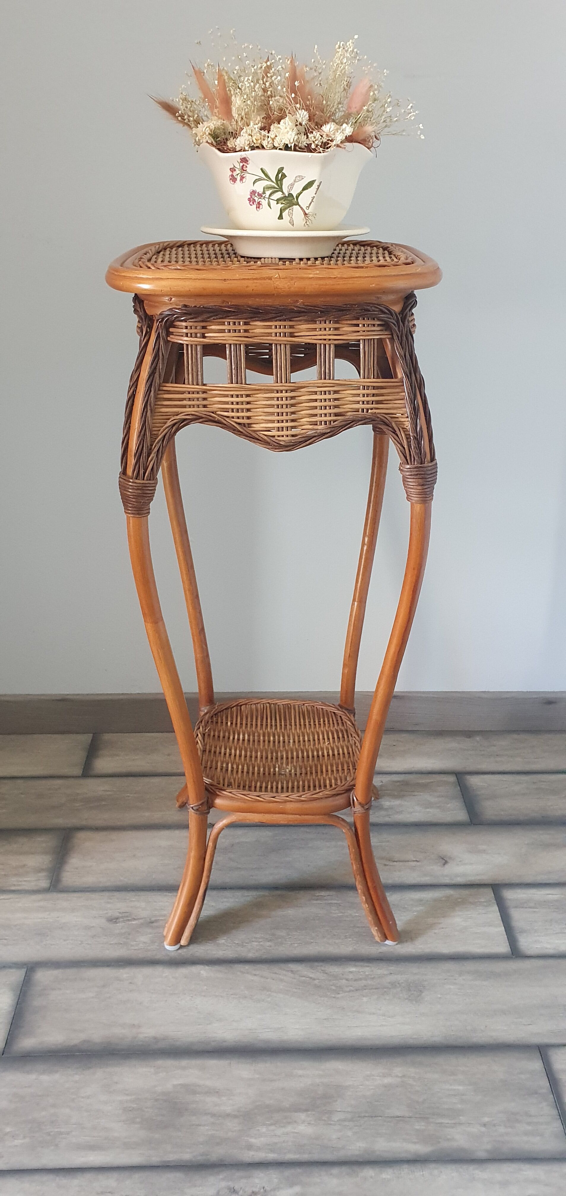 Rattan plant holder