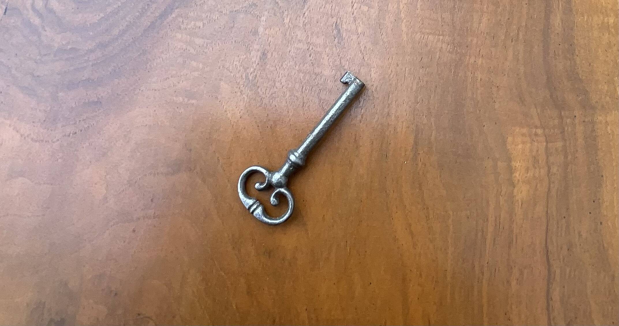 French Commode Louis Philippe Mid 19th Century In Walnut Burl