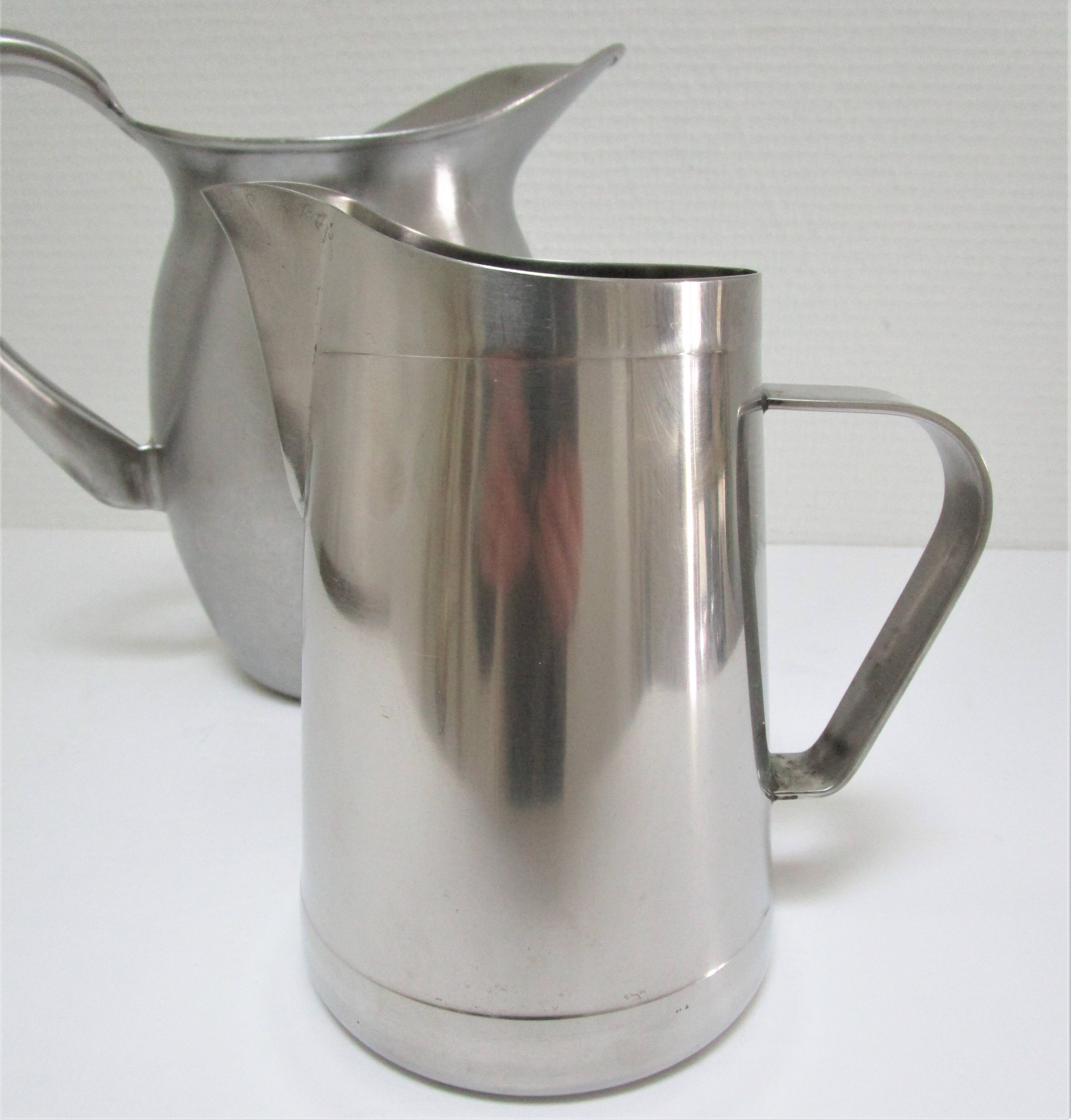 Deux pichets inox Vollrath Hallins vintage
