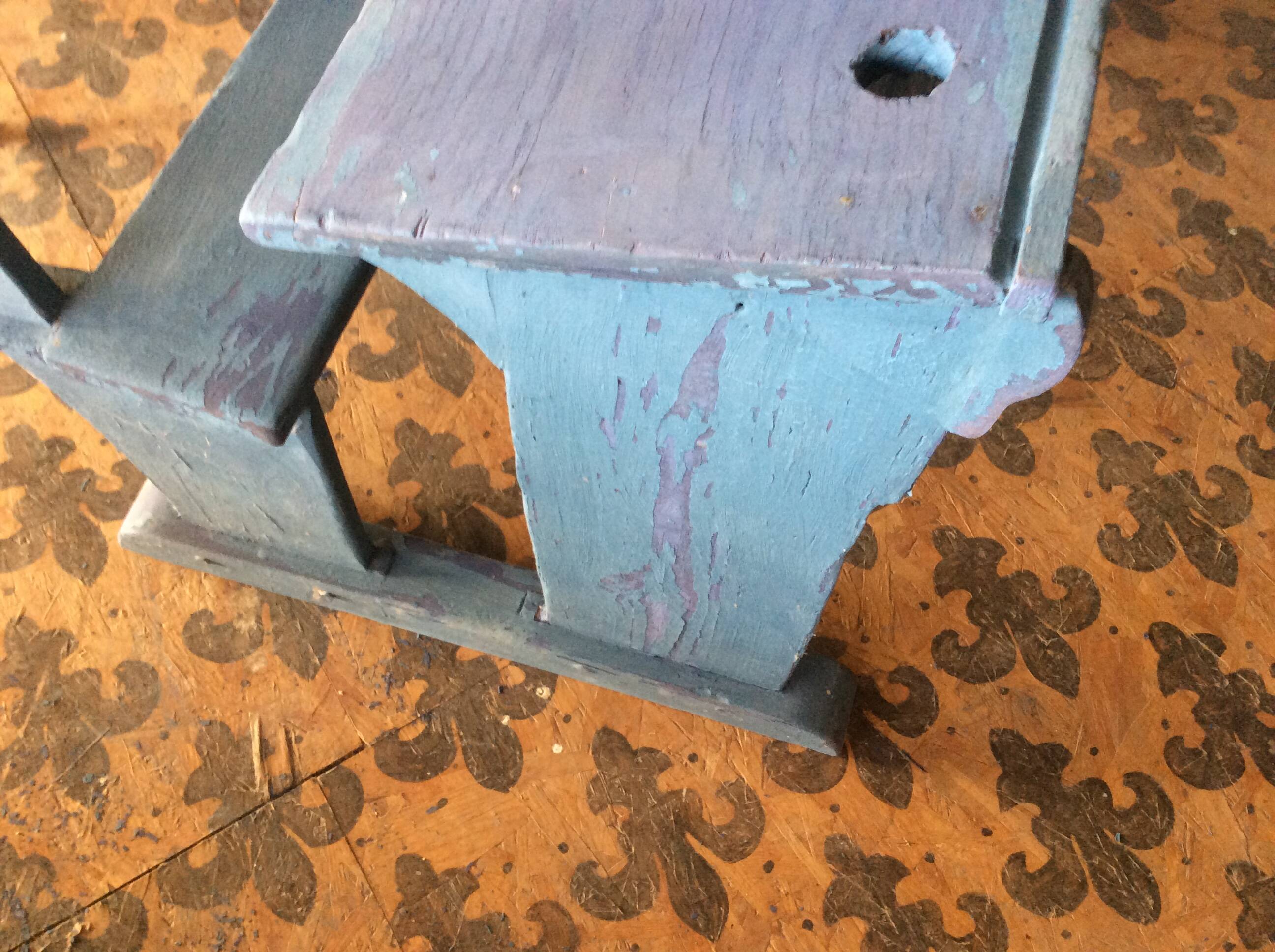 School bench early 900