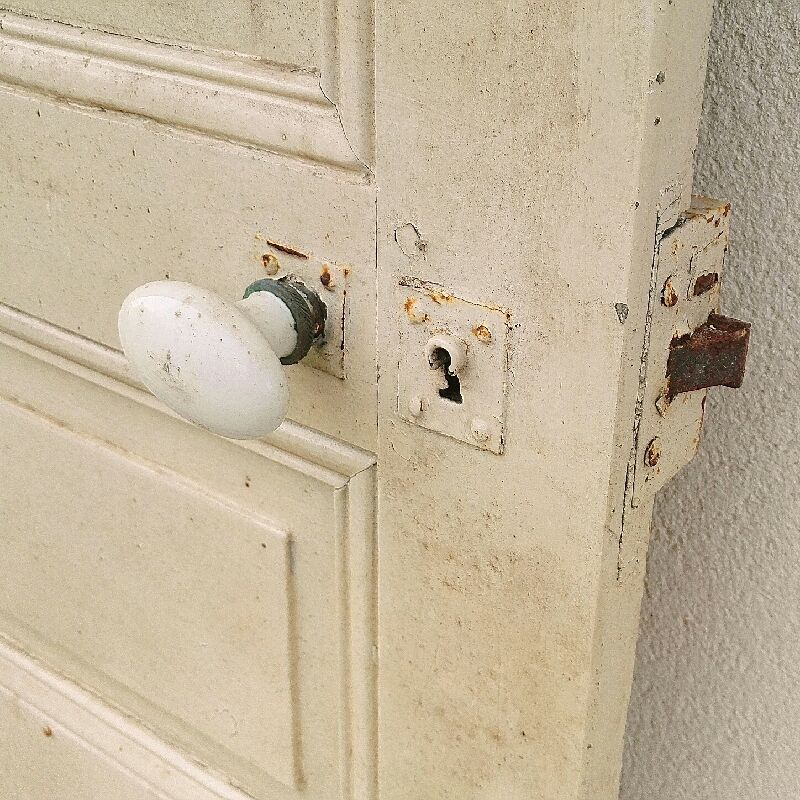 Old interior door wood painted vintage porcelain handle N°1