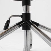 Chaise de bureau à roulettes en chrome
