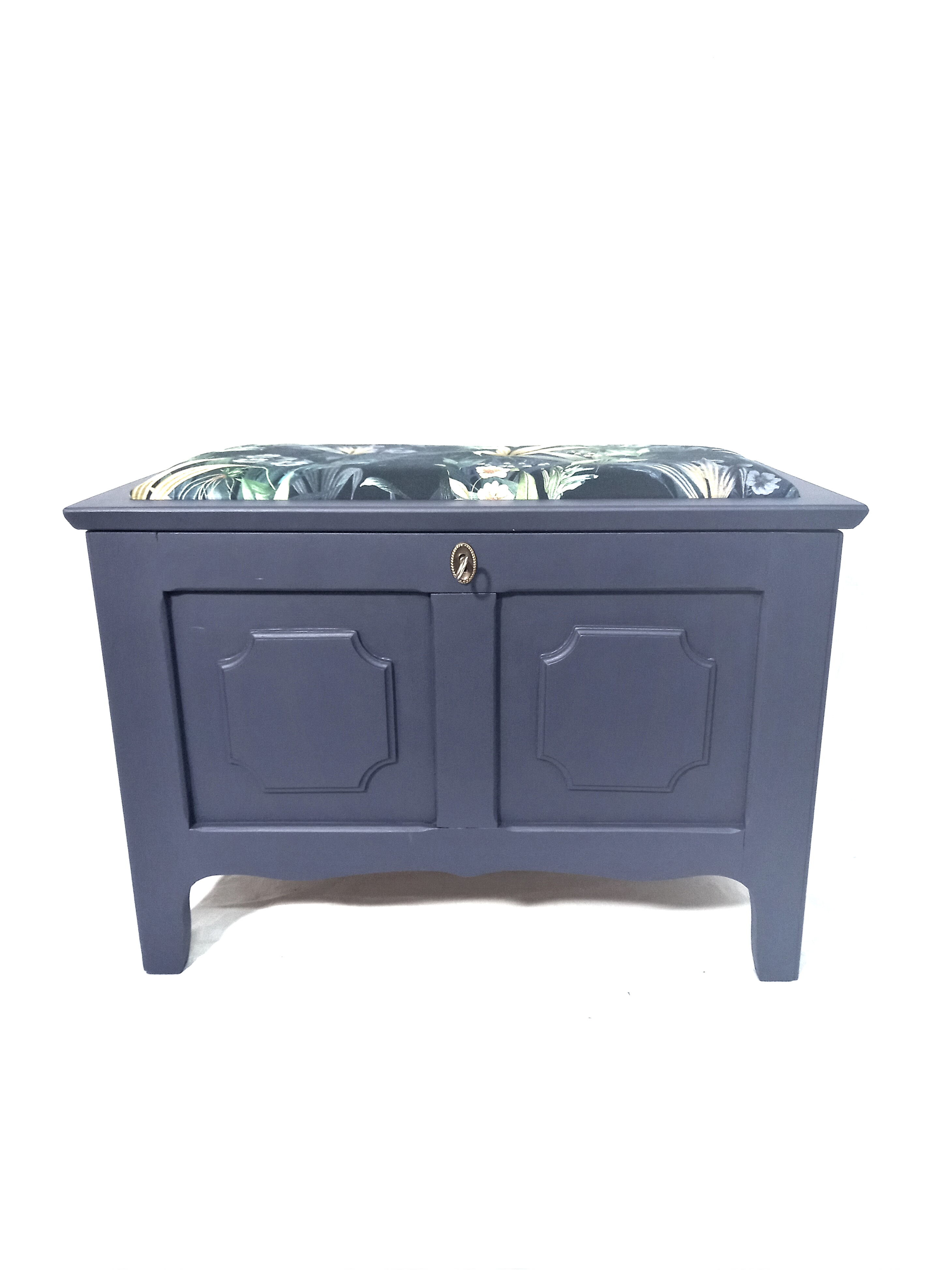 Chest in denim blue with seat top