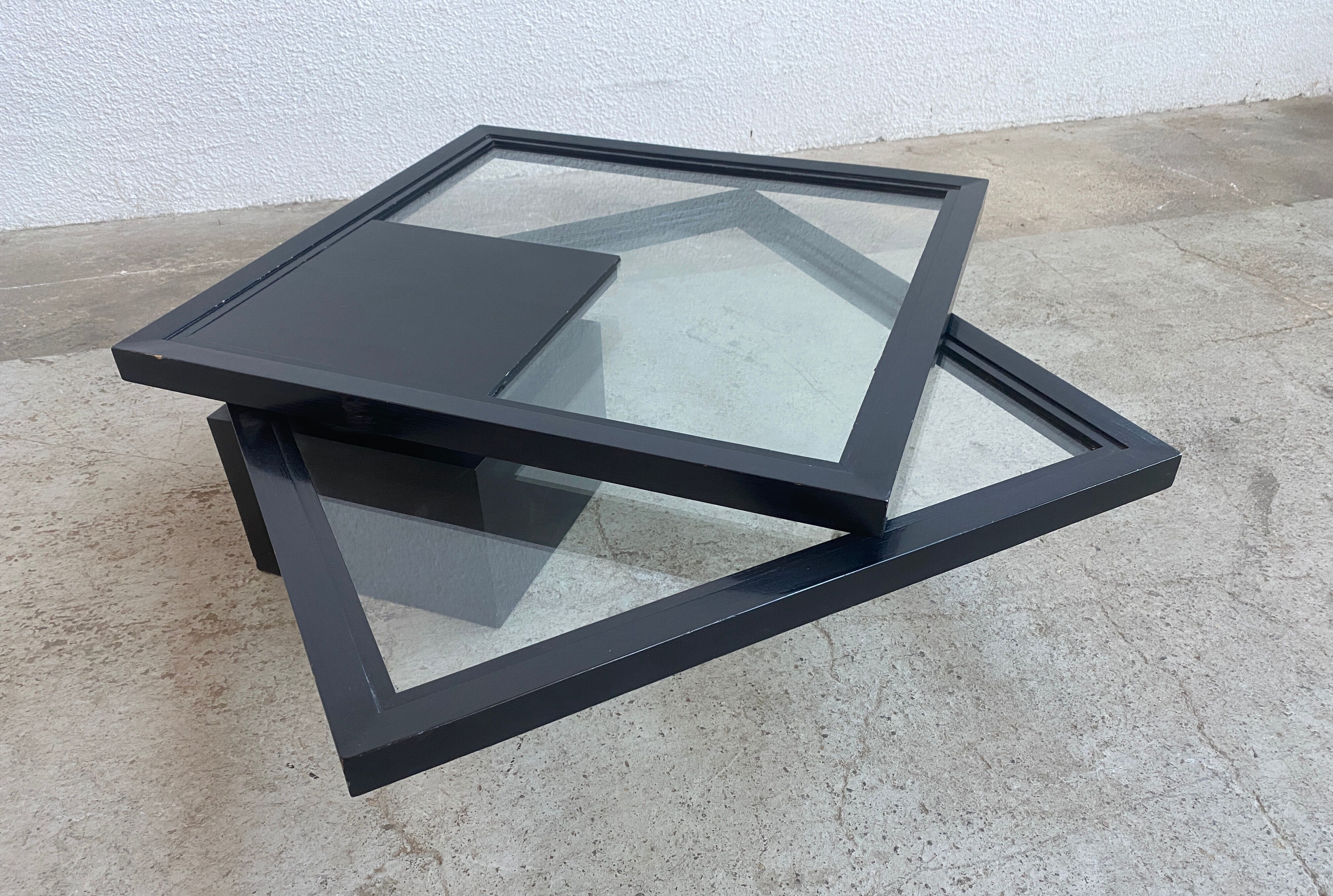 Coffee table with rotating top