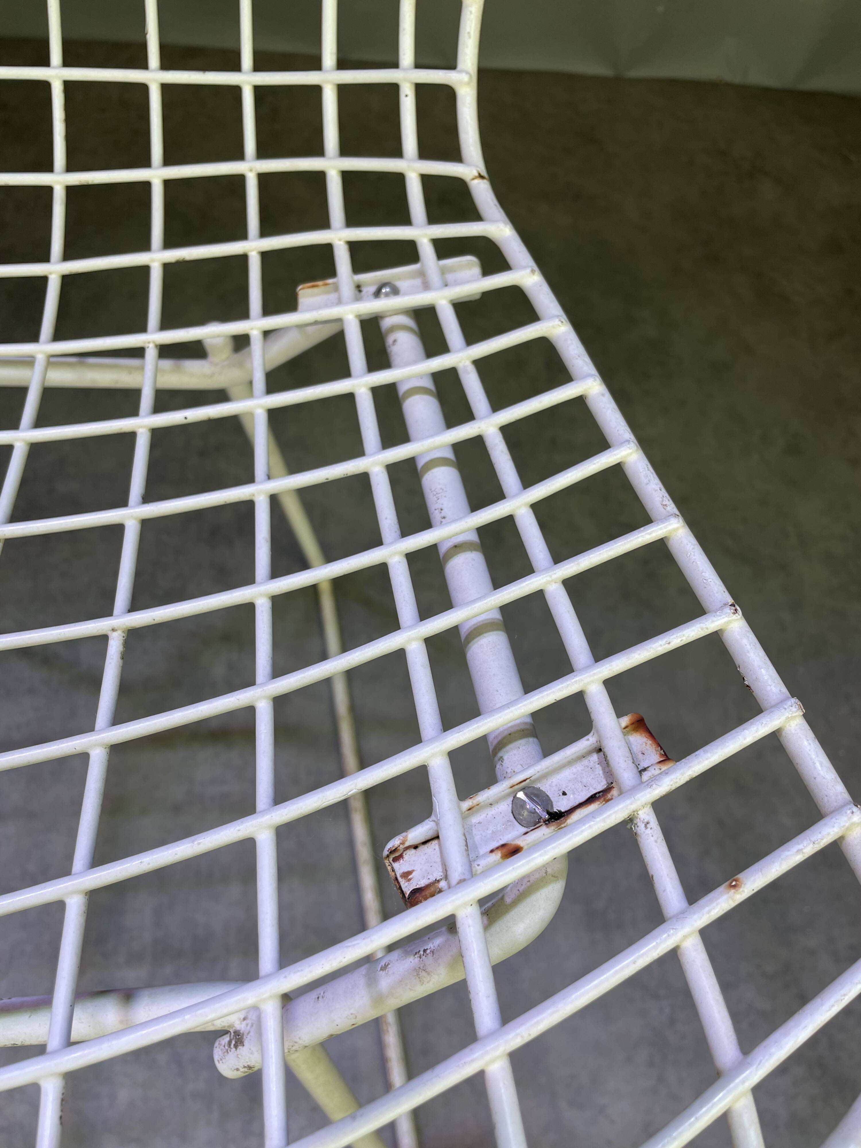 Pair of Bertoïa chairs