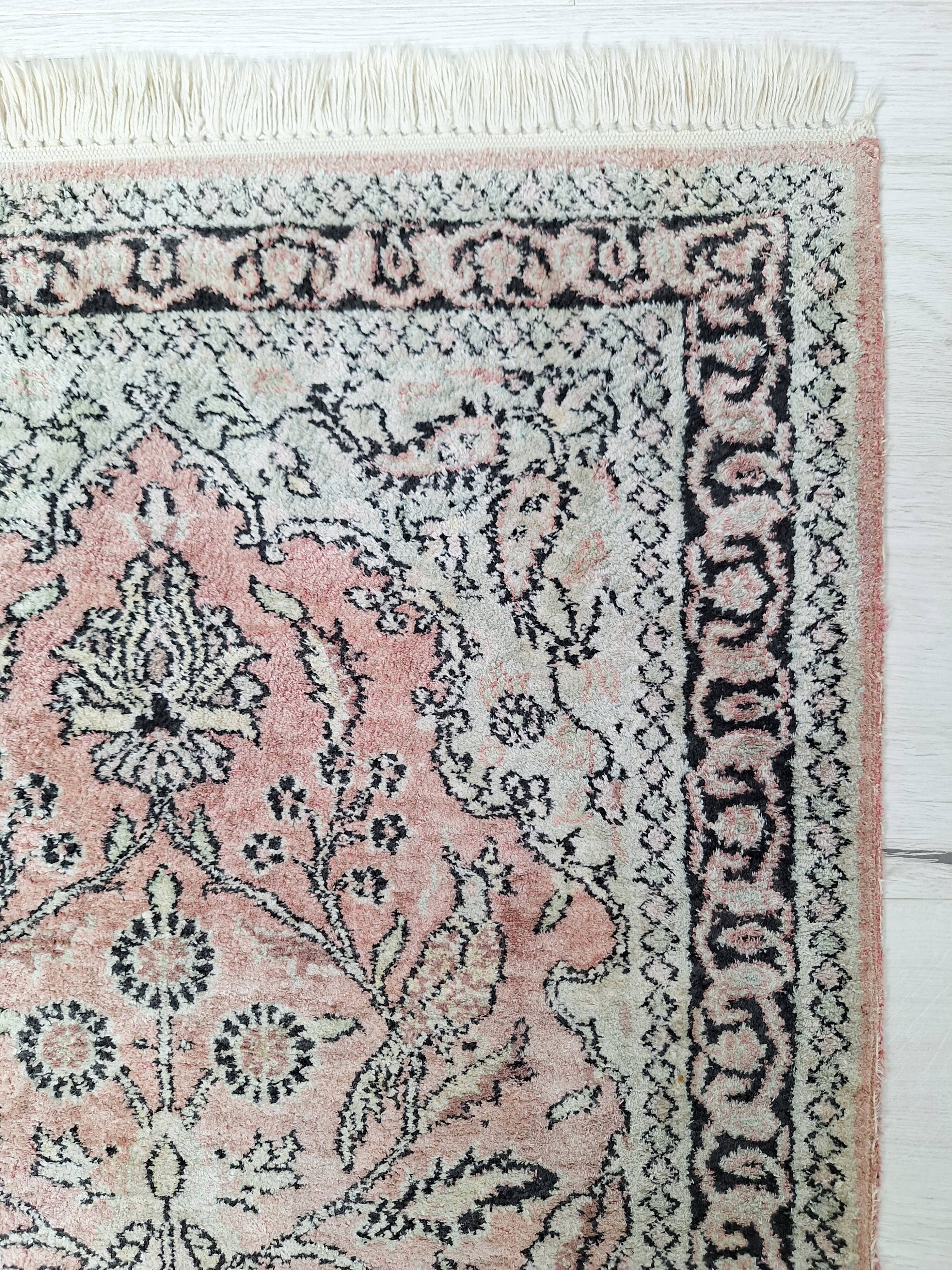 Tapis Persan rose