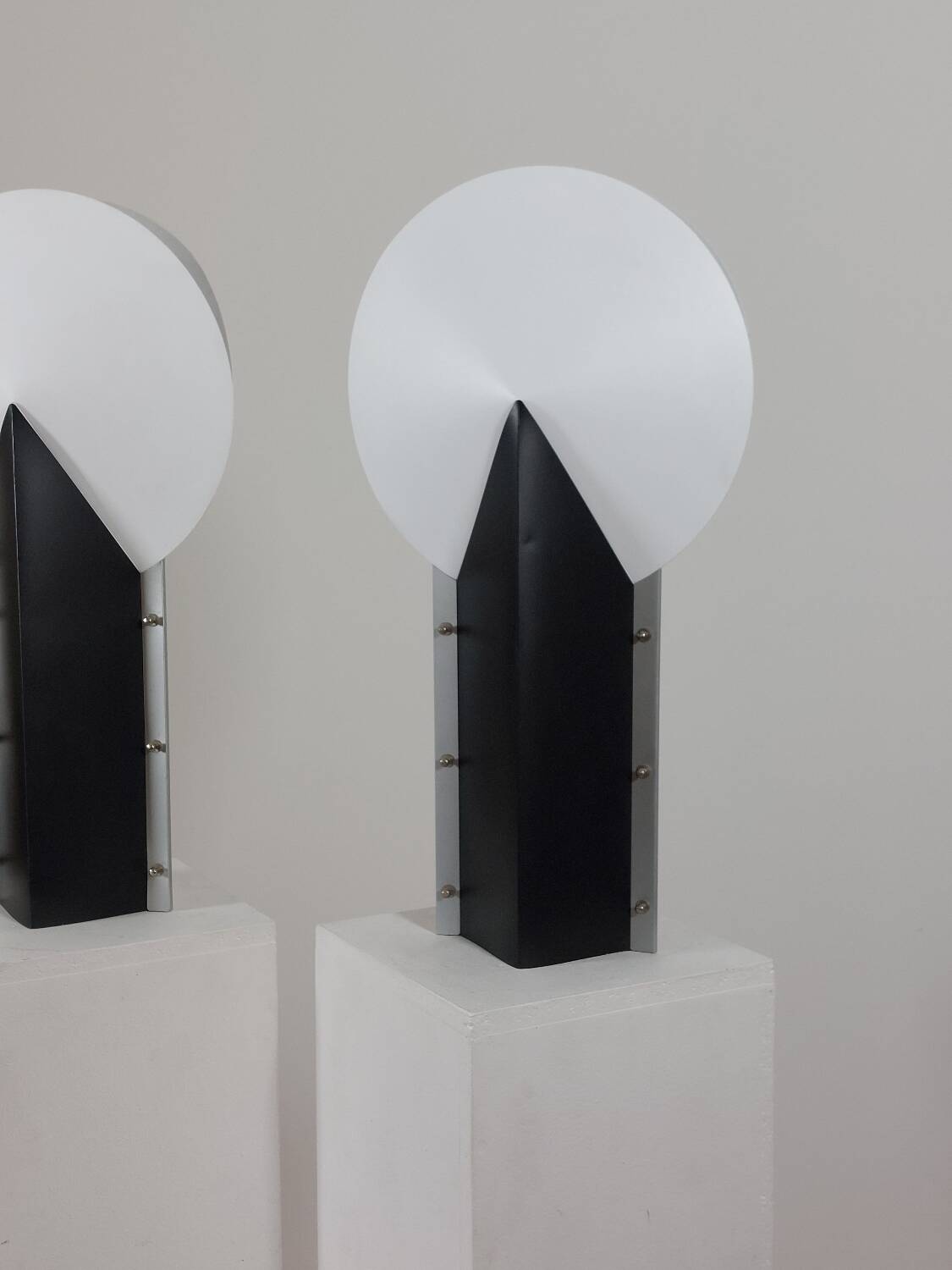 Paire de lampes de table ultralégères en forme de lune, design Samuel Parker pour Slamp