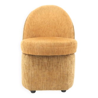 Fauteuil vintage jaune avec rangement fabriqué dans les années 70