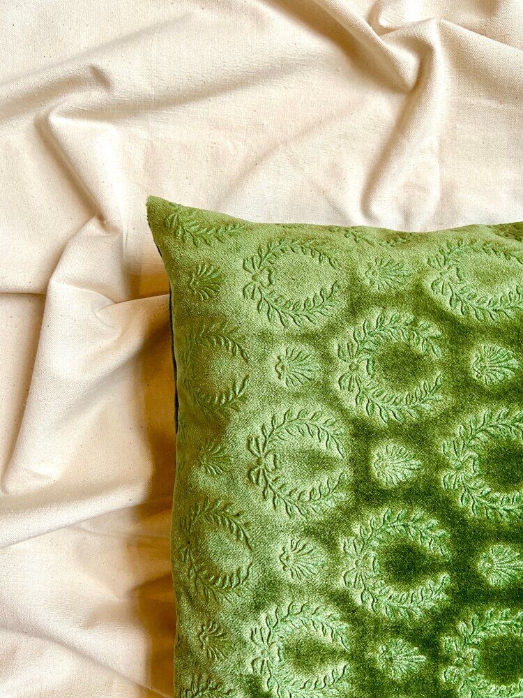 Green embroidered velvet cushion 40 cm