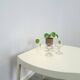 Table de jardin en plastique vintage cassé blanc.