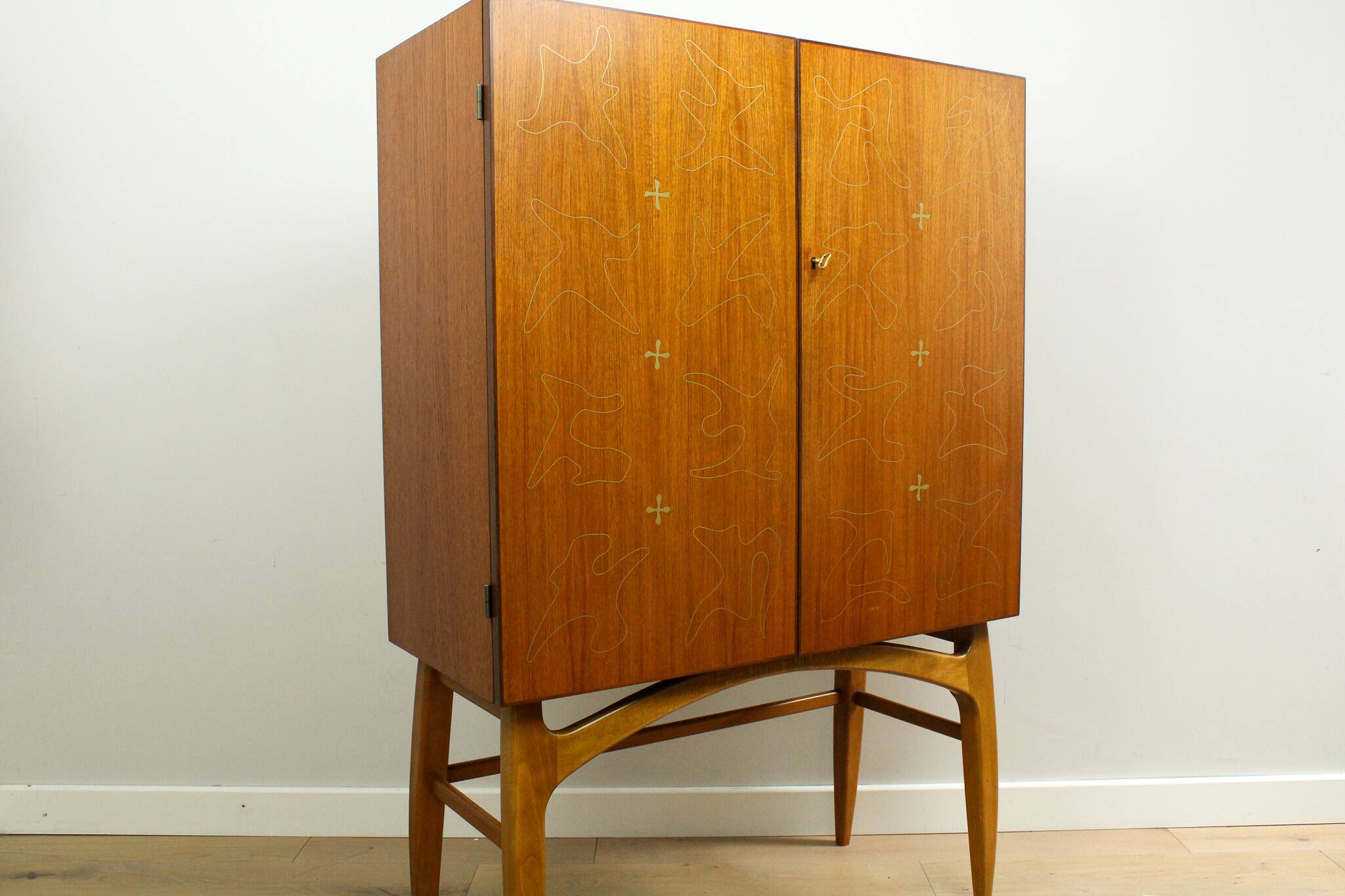 Rare armoire à cocktails/boissons vintage du milieu du siècle par AB Forenade Mobelfabrik