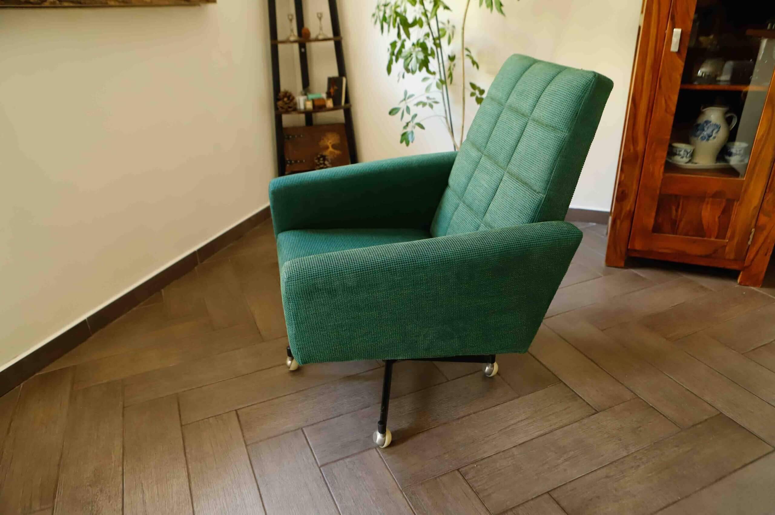 Pair of retro swivel chairs on casters