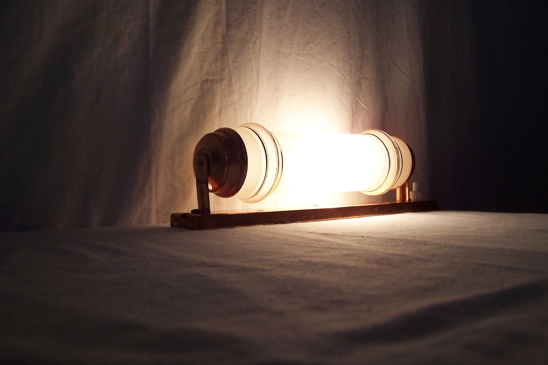 Art deco wall sconce