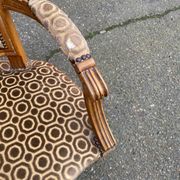 Fauteuil en bois massif et velours style Louis XVI