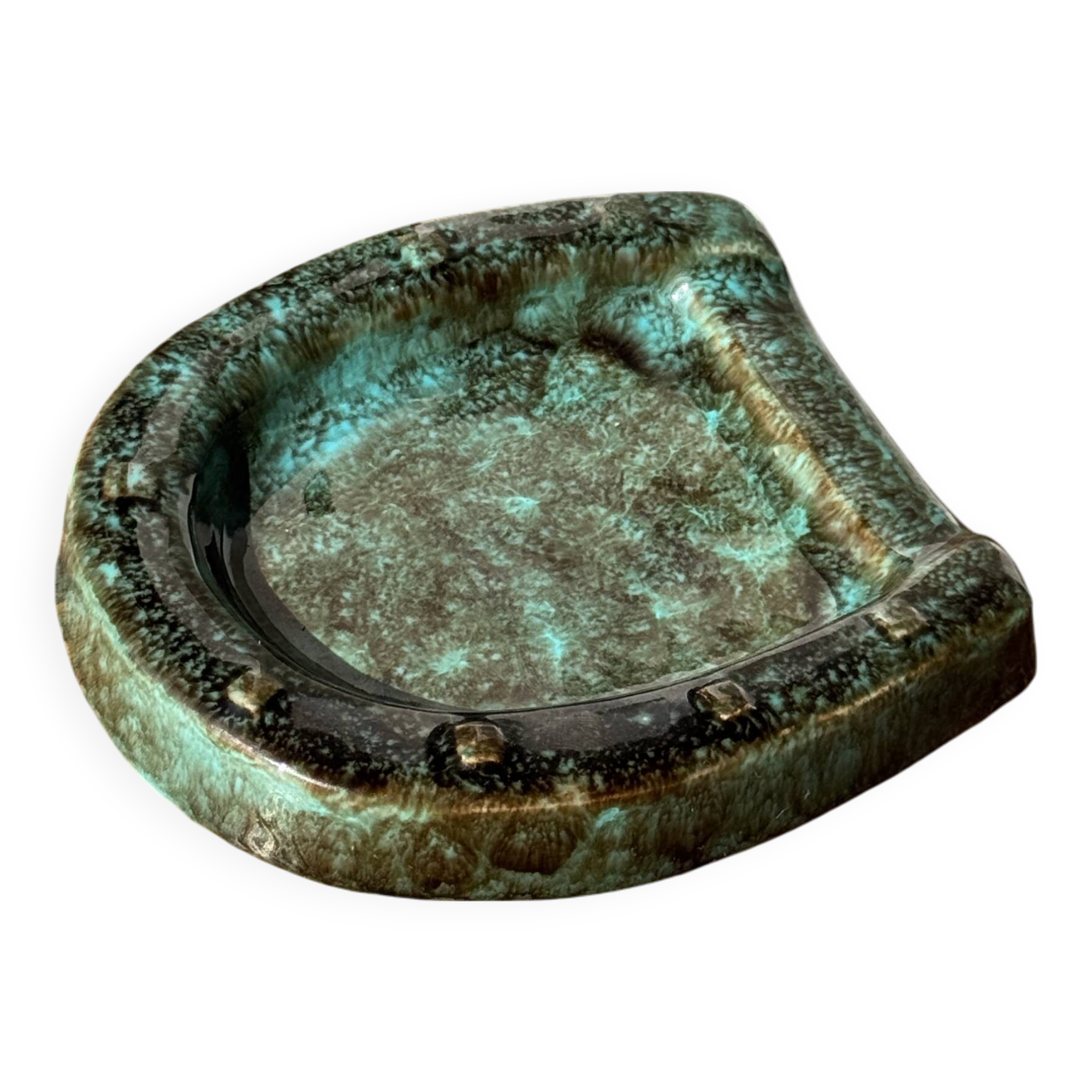 Cendrier en céramique vernissée turquoise et brune en forme de fer à cheval