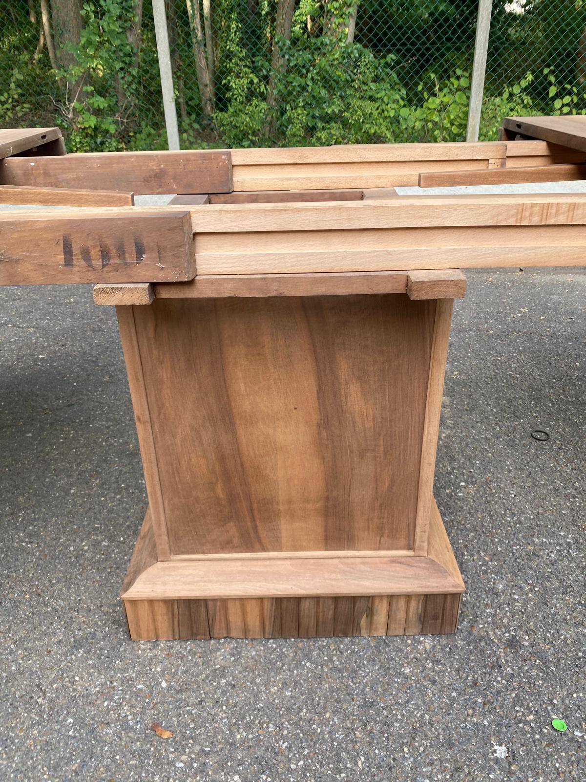 Art Deco extendable dining table renovated in solid walnut with a central leg 193.