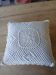 Coussin avec housse en crochet blanc