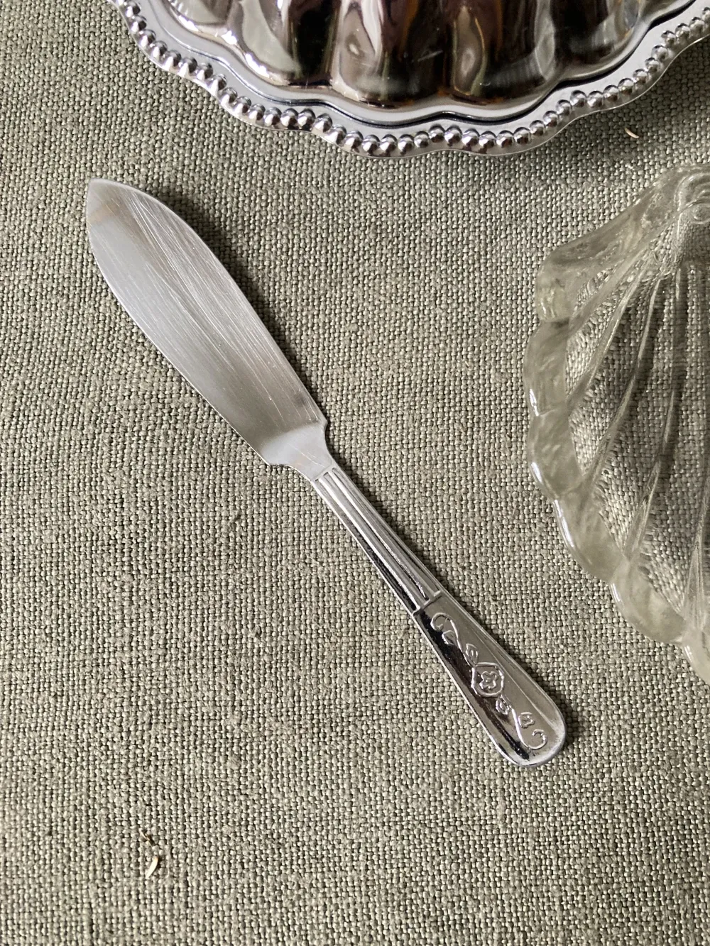 Metal shell butter dish with glass bowl and knife