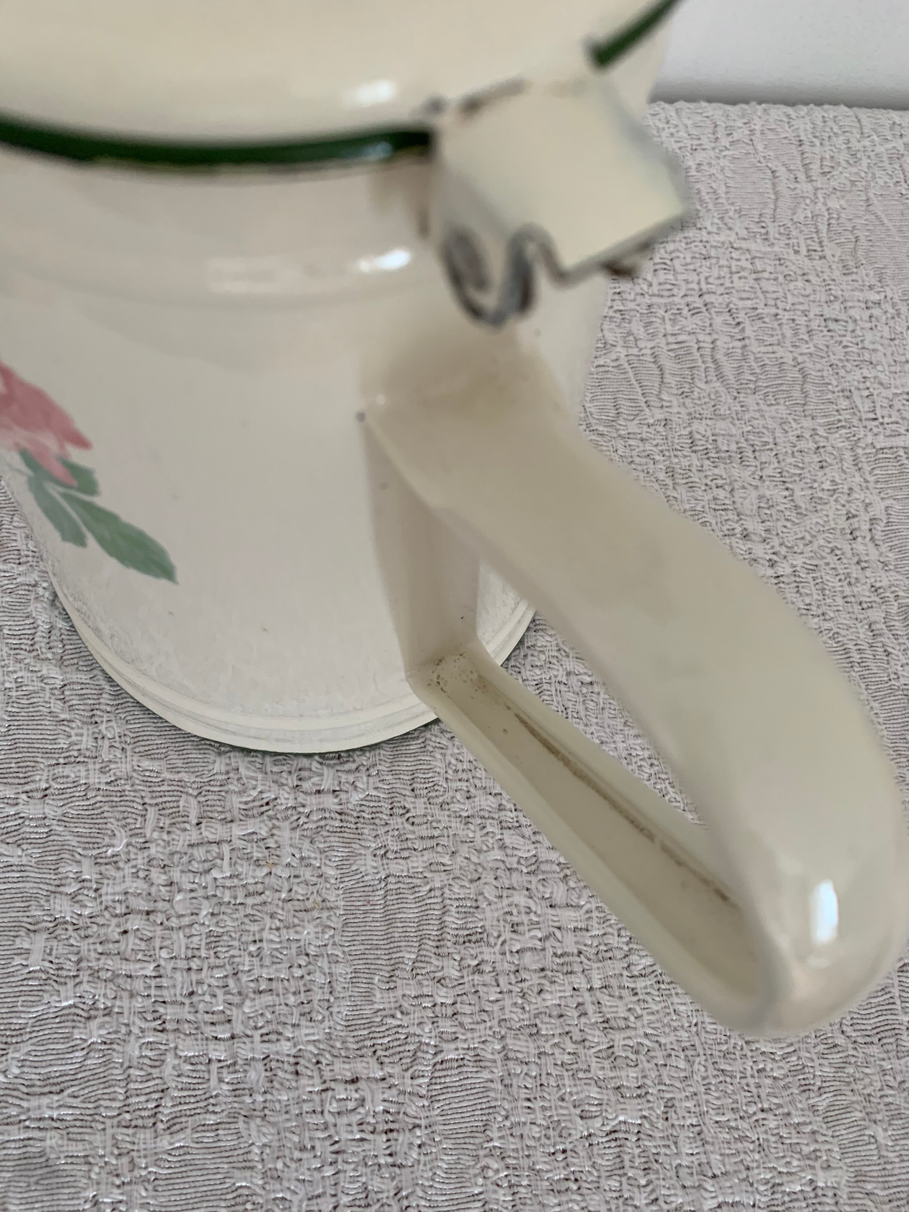 Enamelled coffee maker