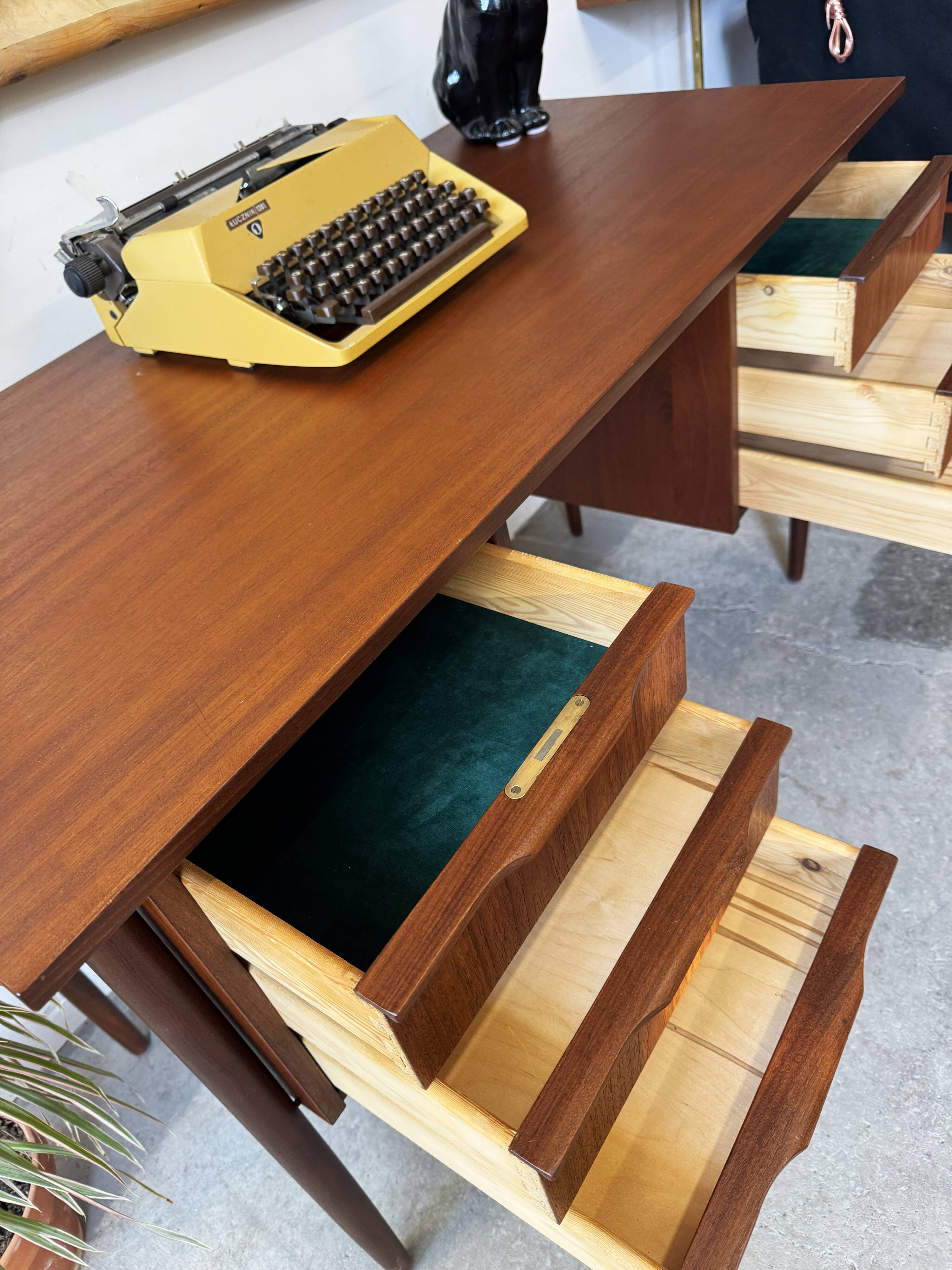 Teak desk, Denmark 60s/70s, vintage, mid-c modern