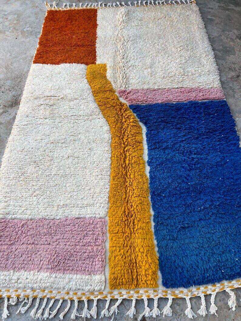 Traditional handmade Berber rug, size 150 x 250 cm