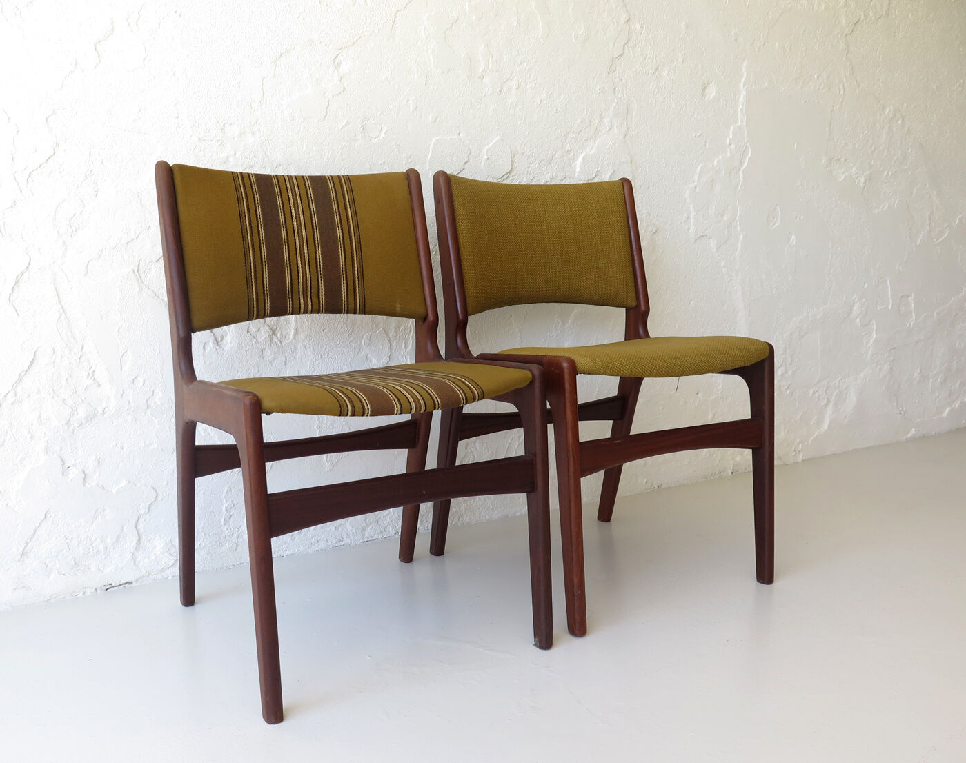 Ensemble de 2 chaises danoises de dîner d’acajou