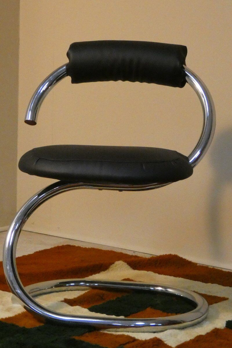 Cobra chairs in steel and black leather by Giotto Stoppino, 1970s, set of 5.
