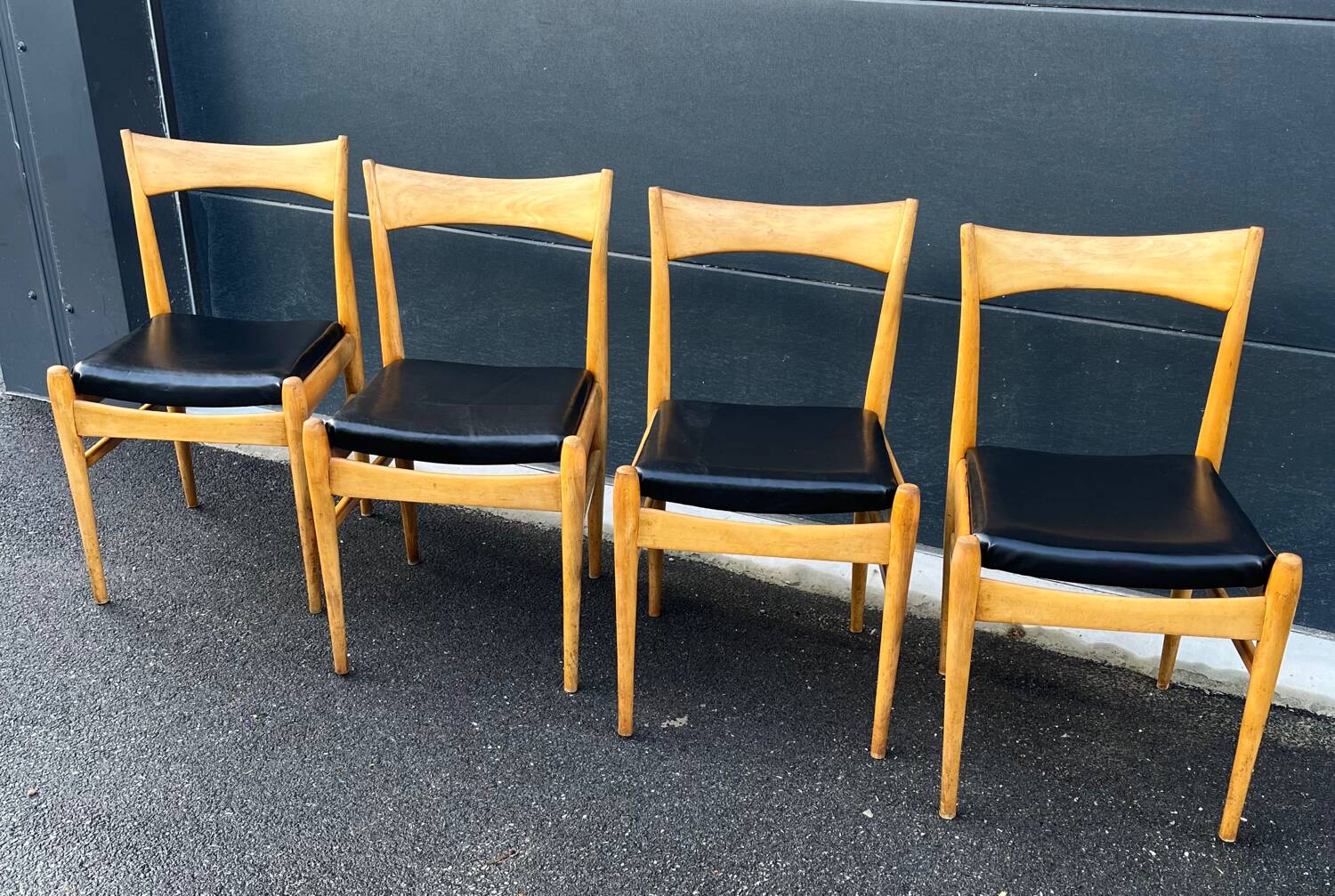 Scandinavian chair in wood and skai