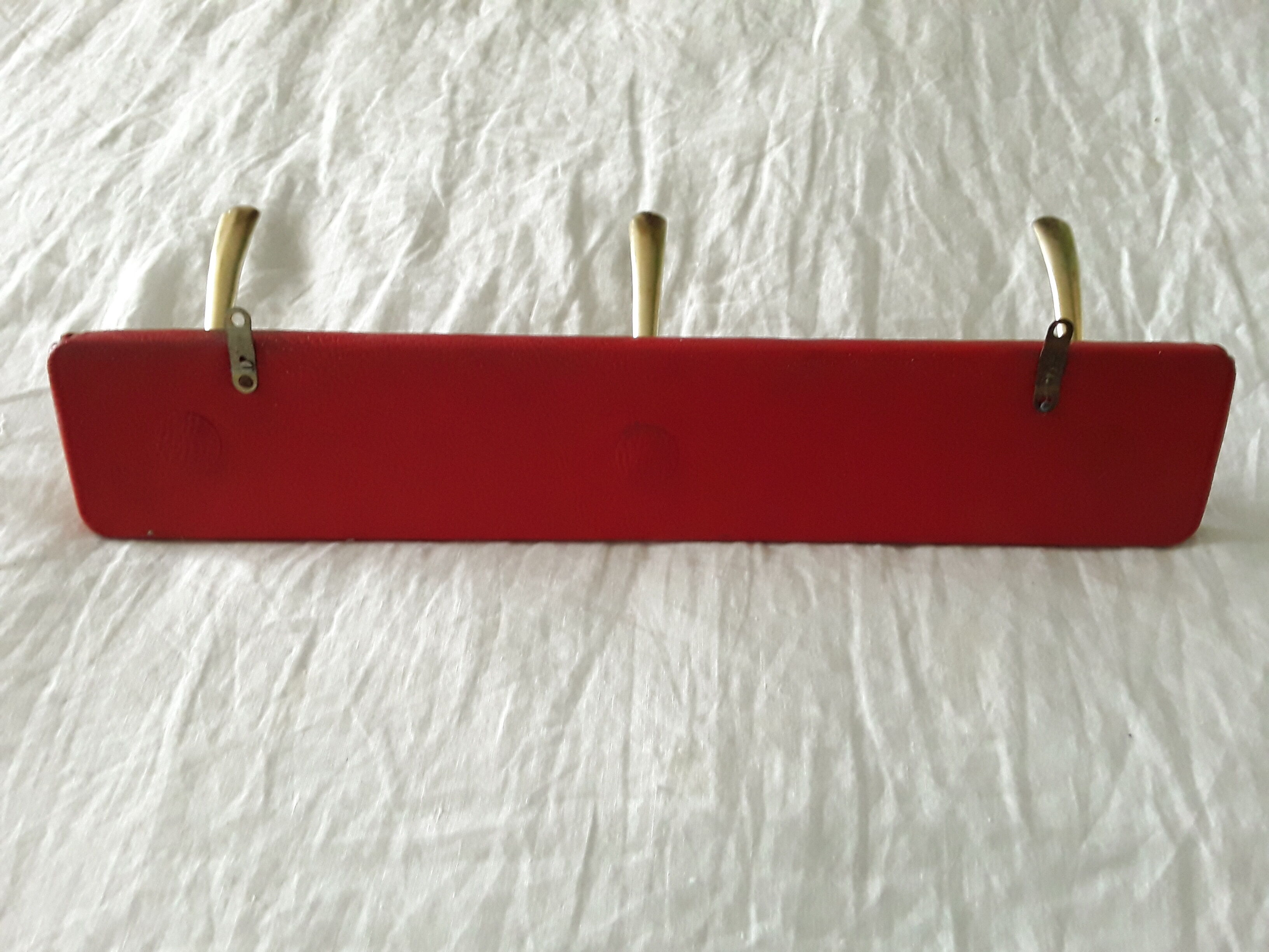 Porte-manteau vintage 1950 skaï et laiton 3 patères