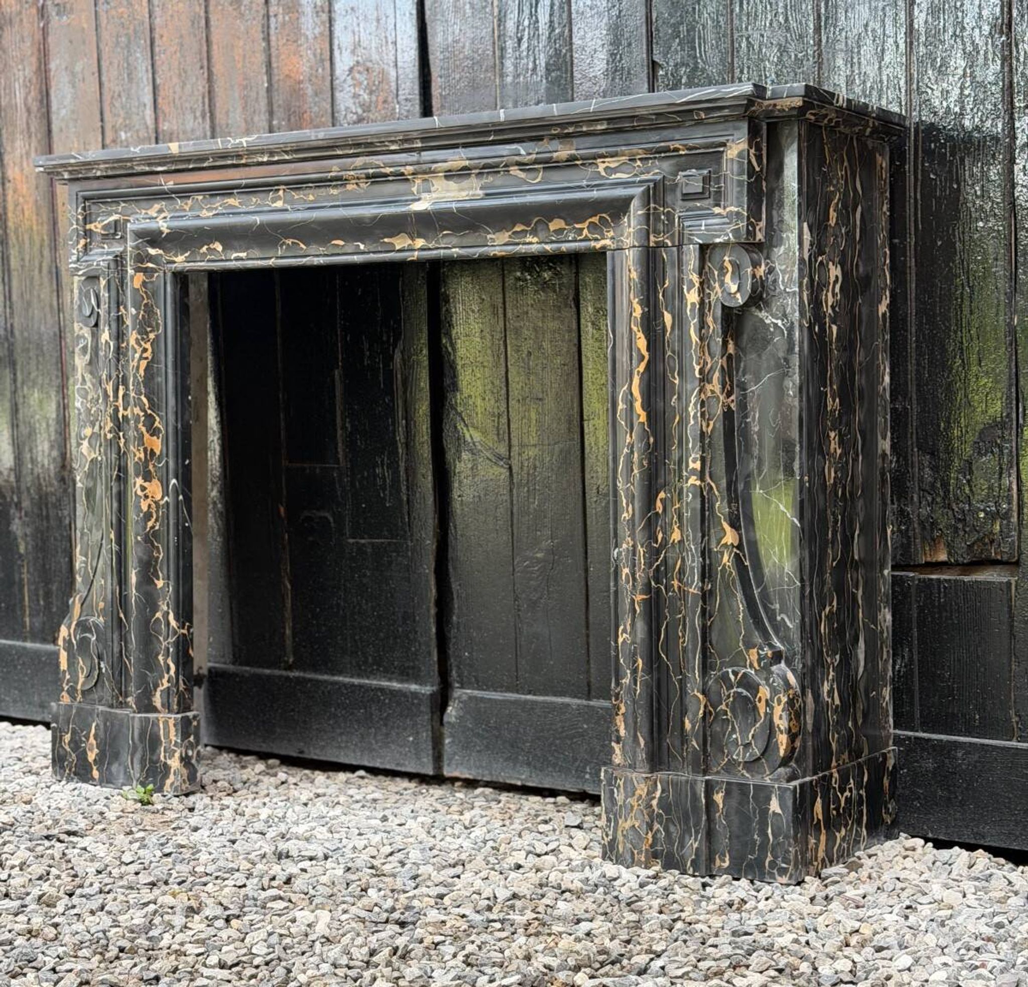 Cheminée de style Louis XIV en marbre Portor, vers 1880
