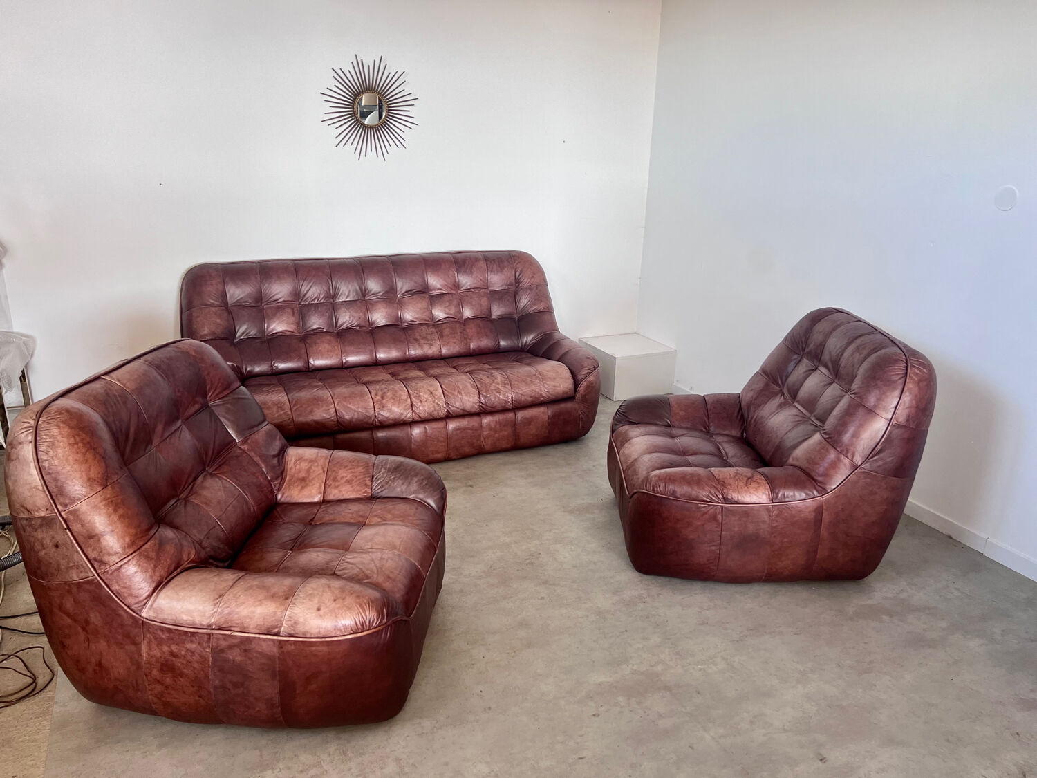 Ensemble canapé et 2 fauteuils vintage en cuir camel patchwork design années 70