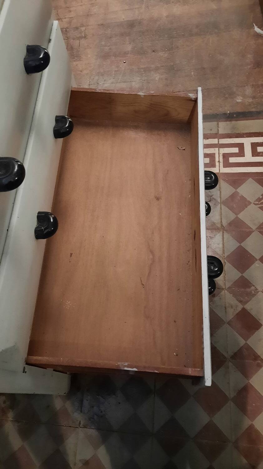 Vintage chest of drawers