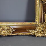 Large frame Louis XV style wood and gilded stucco patinated 78x69 cm, leaf: 55.5x46.5 cm