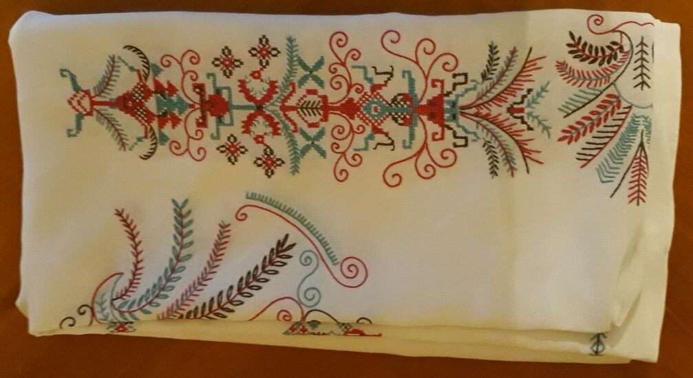 Embroidered cotton tablecloth 90s