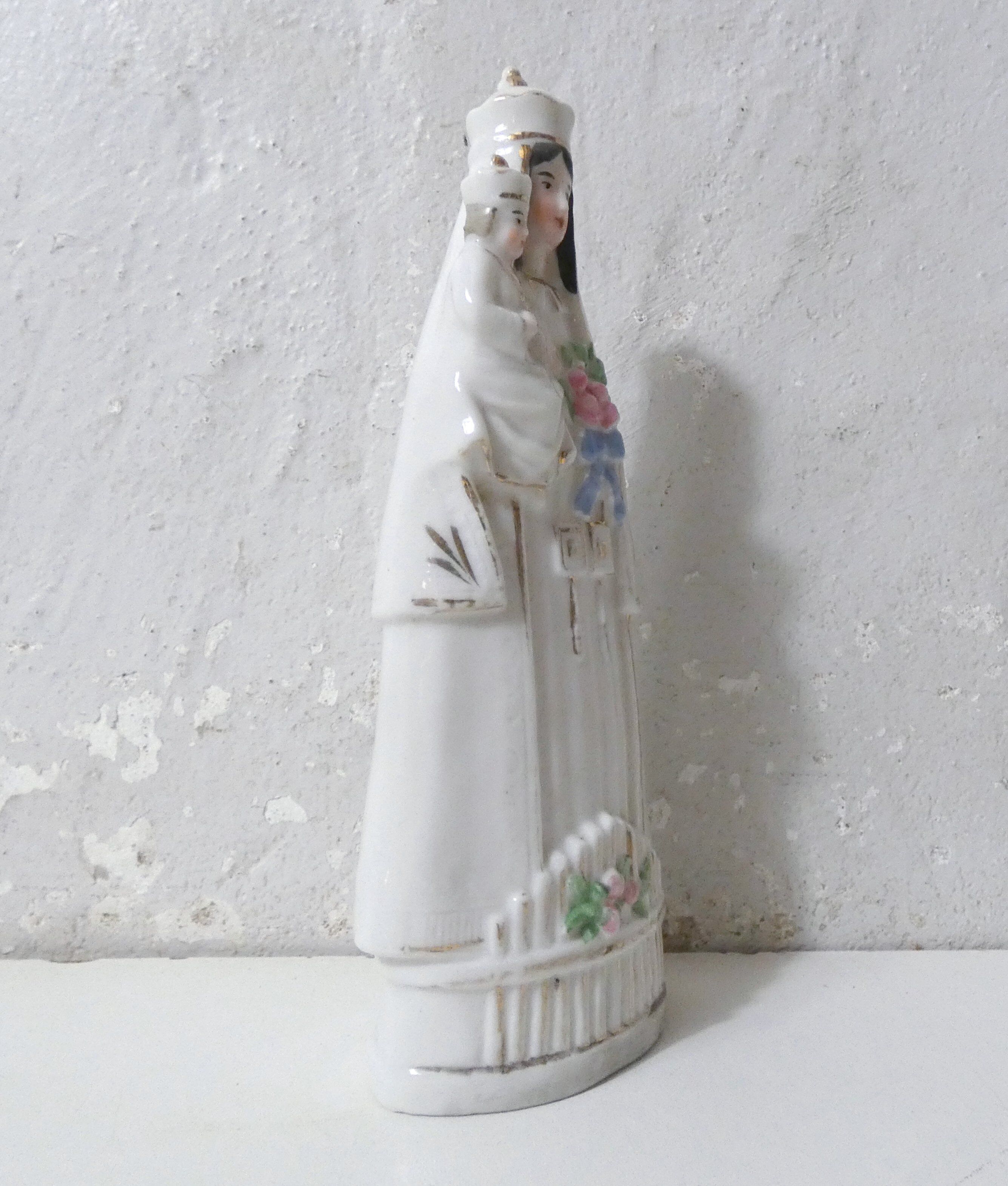 Old porcelain statue of the Virgin Mary, Notre Dame, 16.5 cm.
