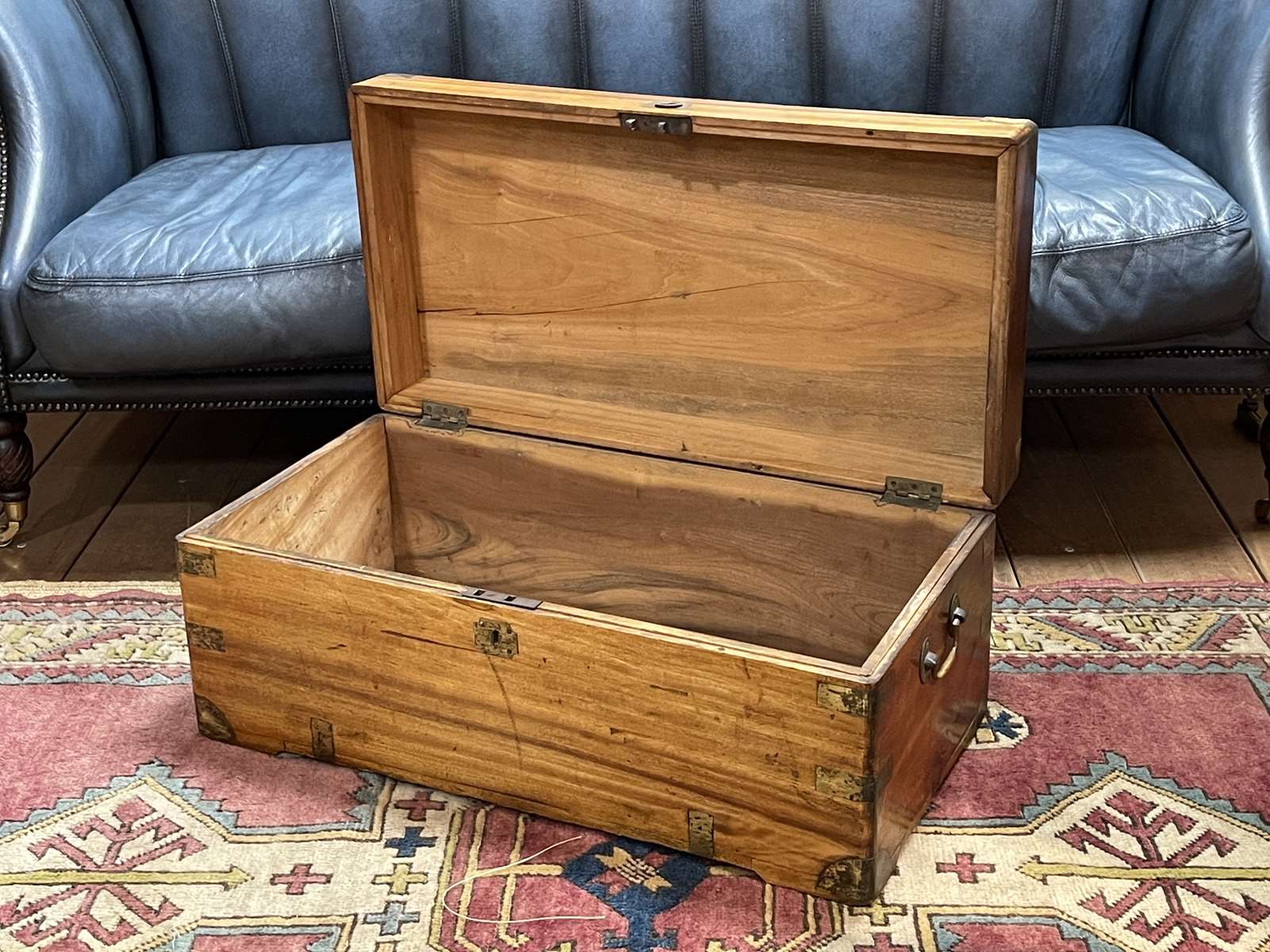 1930s English oak dressing table with beveled oval mirror