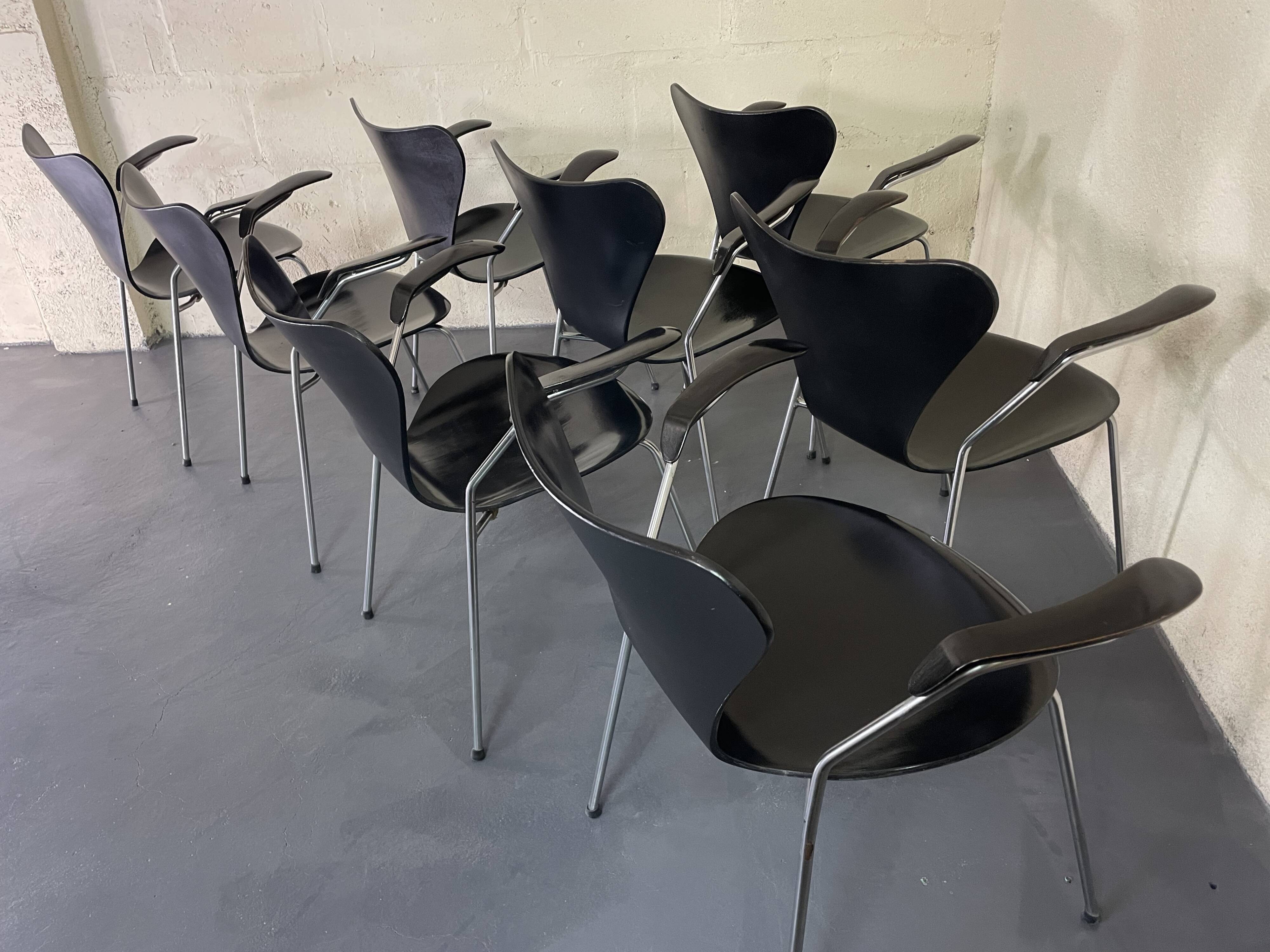 Fritz hansen & arne jacobsen (xxᵉ) – suite de 8 fauteuils en bois