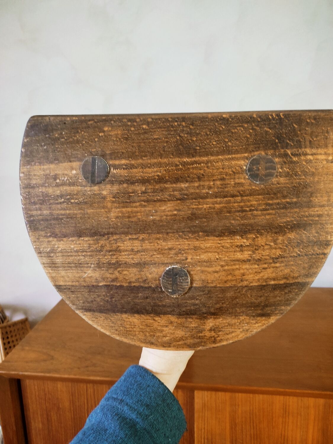 Stool, plant holder with beaded feet