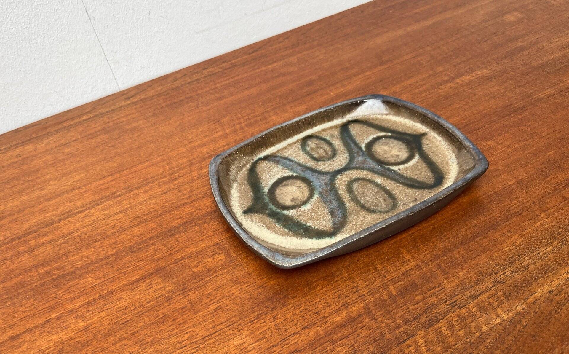 Danish studio pottery bowl in mid-century style by Kerrn Jespersen Lyngby, 1960s.