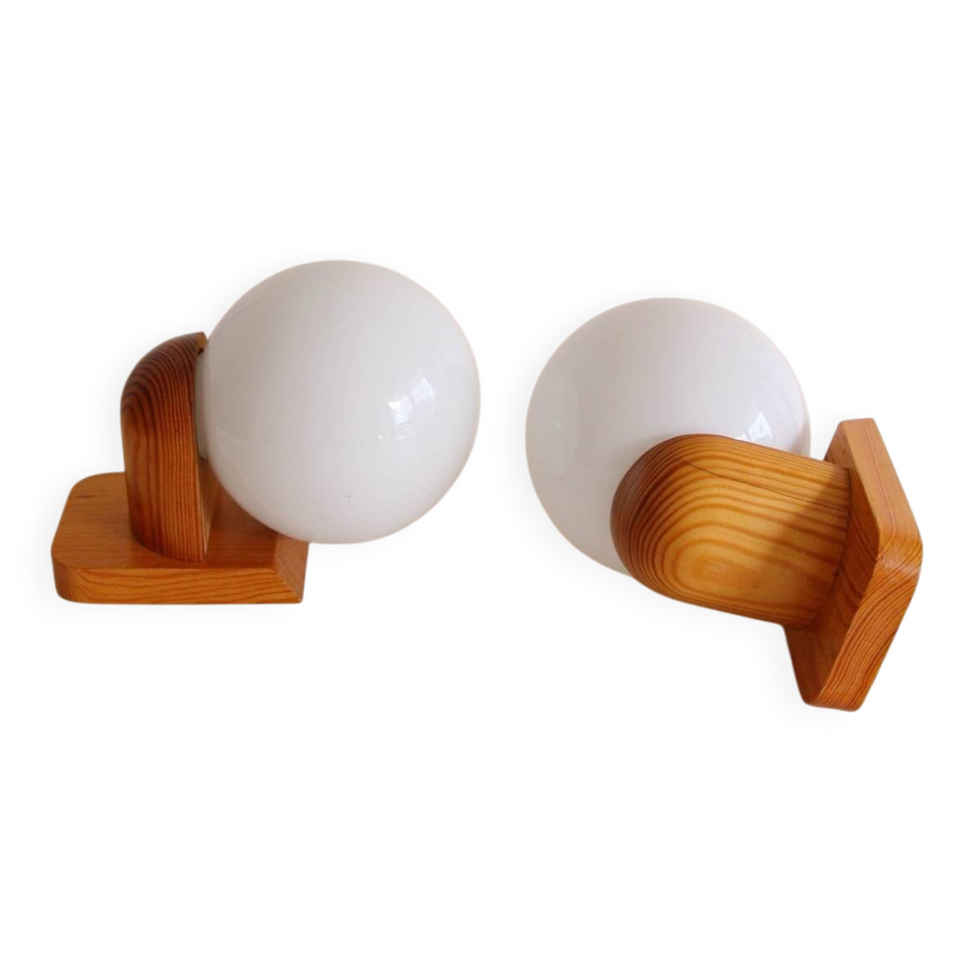 Pair of wall lights in pine and opaline, 1960s.