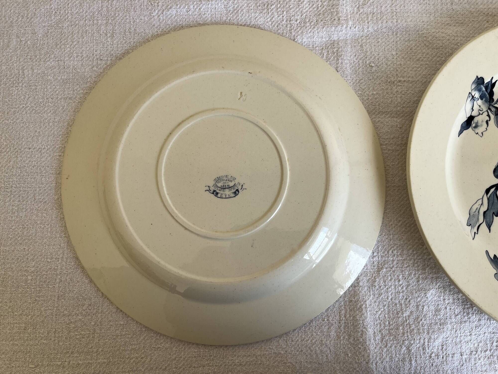 Pair of poppy dishes, Summer decoration, Gien earthenware from the 19th century.