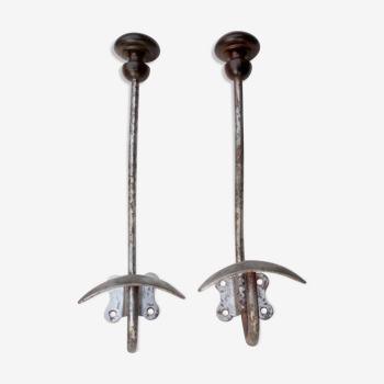 Double hooks in metal and wood
